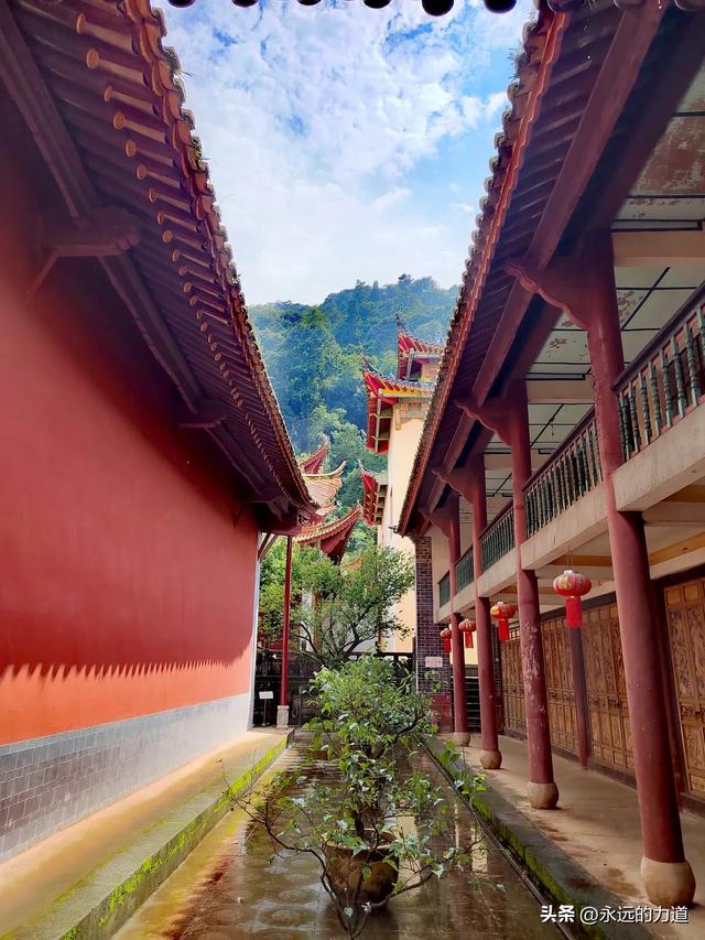 华亭寺，昆明西山最大的穴场