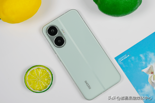 红米亮出“底牌”，骁龙8sGen4手机才卖1390元，7550mAh+金属中框