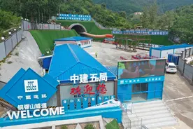 提前10个月！重庆轨道交通15号线一期铜锣山隧道顺利贯通图片