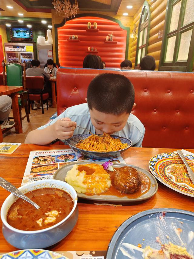 到了满洲里我们做了四件事，其中一件至今难以释怀