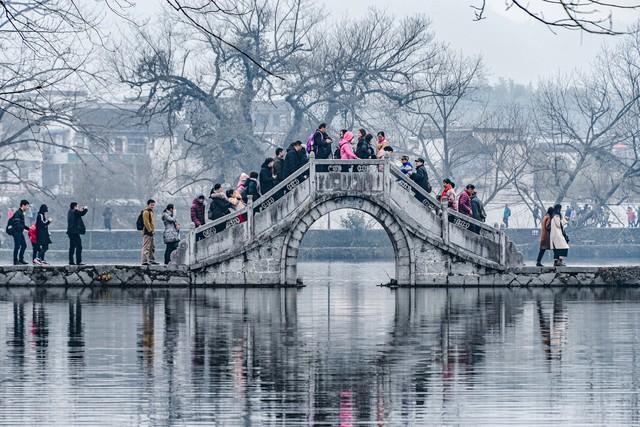 雪假带动冬季出游热潮，开启冰雪童话新体验