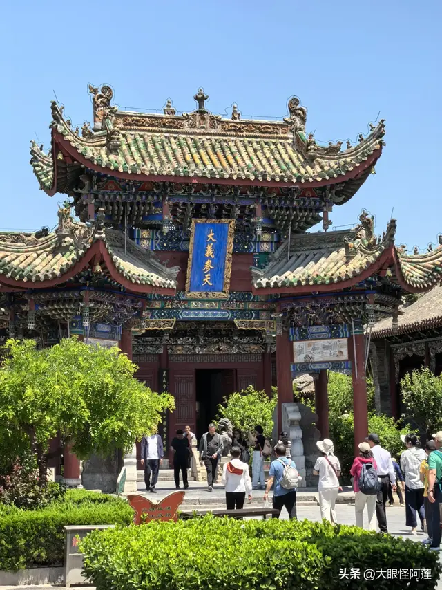 今天在开封遇到三位司机，一位愤青，一位暖心，一位坑人
