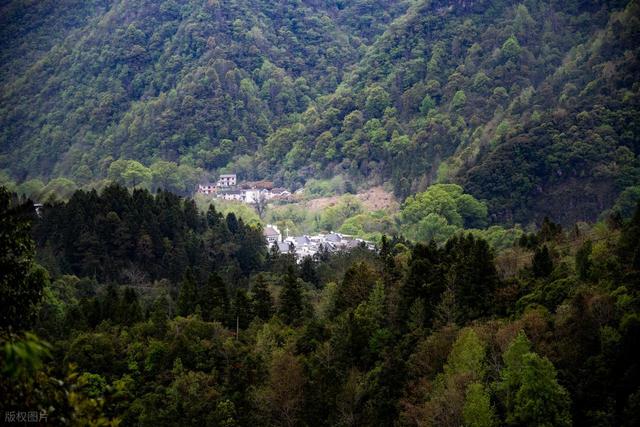 这座长江南岸的佛光之城，藏着安徽最能打的山水