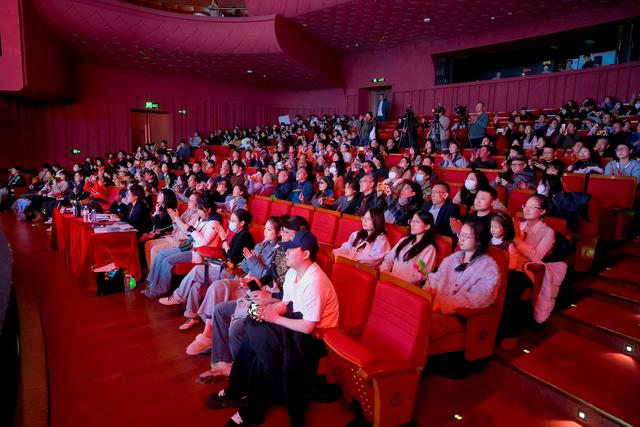 “醋意江湖”嗨翻全场：脱口秀解锁山西文旅新玩法