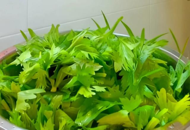 婆婆做的这道菜我是服了，这才是下饭菜中天花板，上桌秒光比肉香