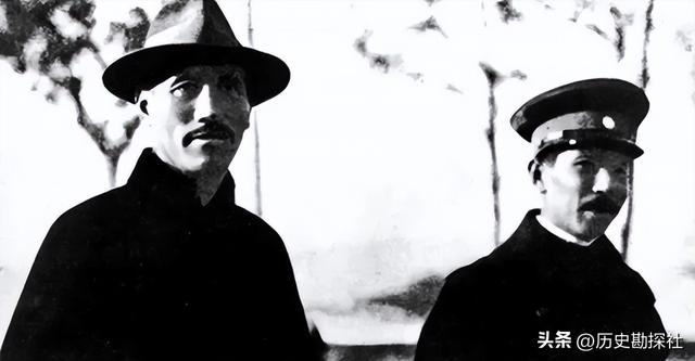 张学良和蒋中正在华山的珍贵合影	，注意看两人表情，已貌合神离