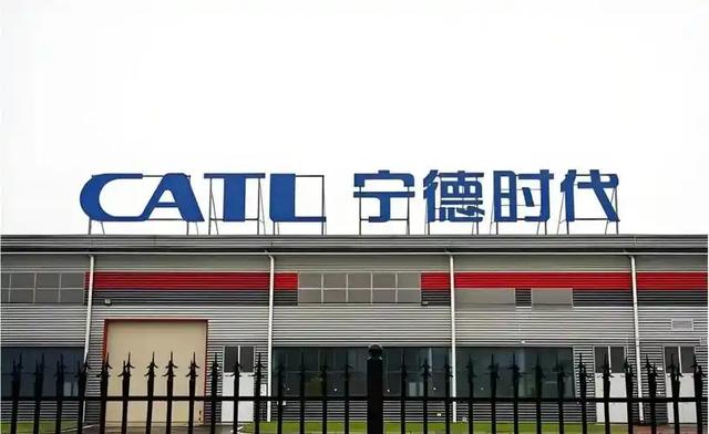 日本话音刚落，又一国介入台海，专机已经离华，要逼中国做3件事