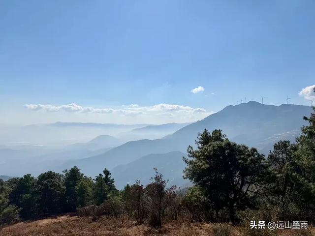 新年登高、祈愿美好,攀登富民金铜盆山,我们用徒步迎接2026