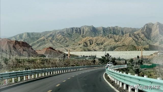 从乌鲁木齐到独山子,有一条省道不输独库公路,风景绝美(3)
