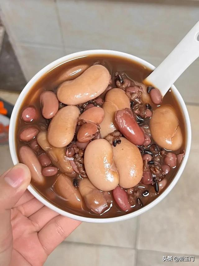 失眠可能是“气血不足”，这3种菜换着吃，补血助眠，沾床就睡
