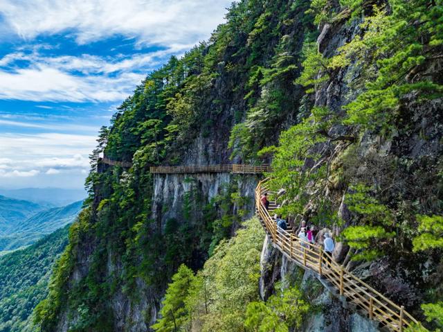 外交男神赵立坚向全球推荐明月山!