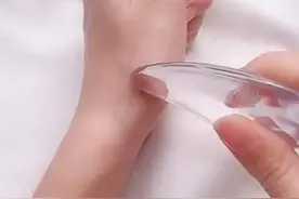 99%的人不知道！手部有6条经络循行，常“刮”五指，可调脏腑、防百病，中医教你2分钟学会图片