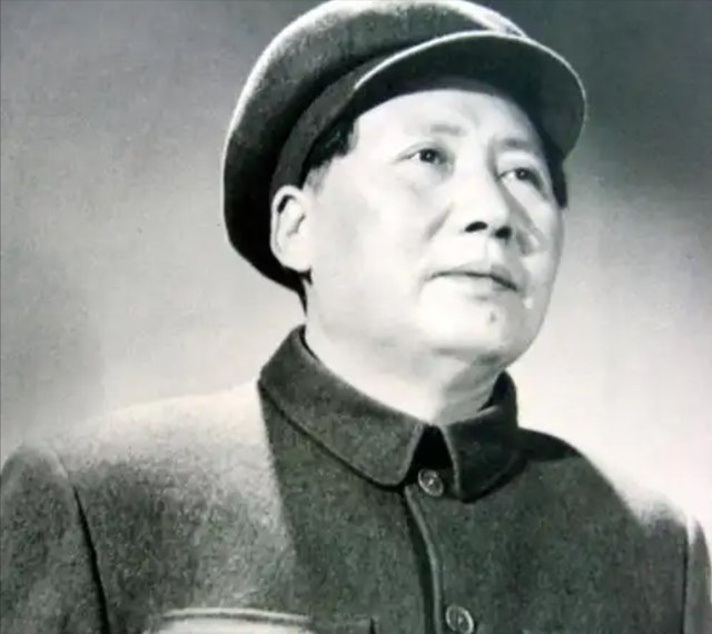 63年国庆，毛主席见到一少尉排长忽然问道：就是你“口出狂言”啊