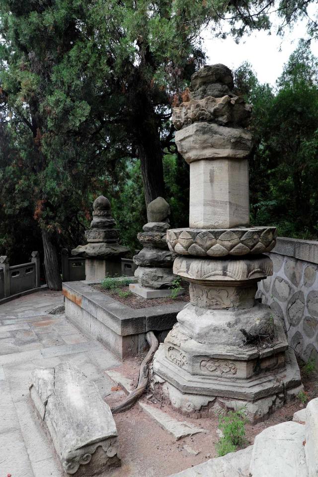卦山天宁寺塔林——交城