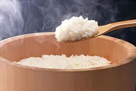 煮米饭，别只会加水了，还需多放2样，米饭香软不发黏，粒粒饱满图片