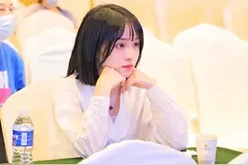 31岁朱祺琪又有新身份，去年刚破格晋升图片