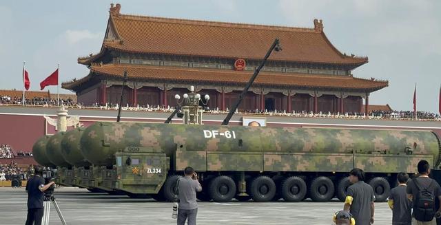 解放军下达最后通牒，日本或成战场？高市不认错，对中国3连反击