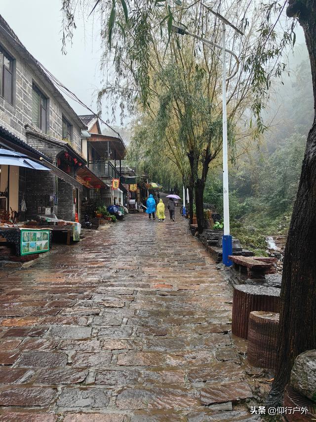 南太行D5万仙山景区郭亮村挂壁公路