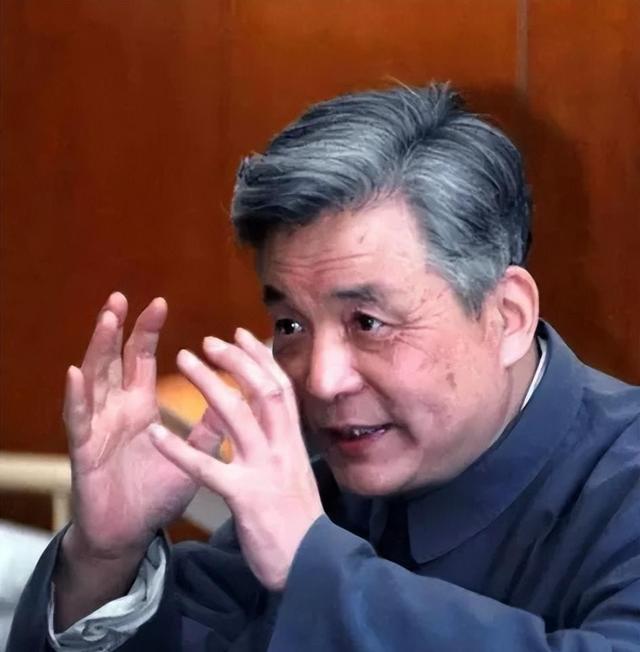 中国“最高机密人物”被美国曝光！而他身后的女人藏不住了。