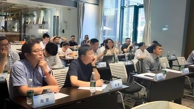行业首个！鉴衡发布光伏组件清扫机器人检测认证方案