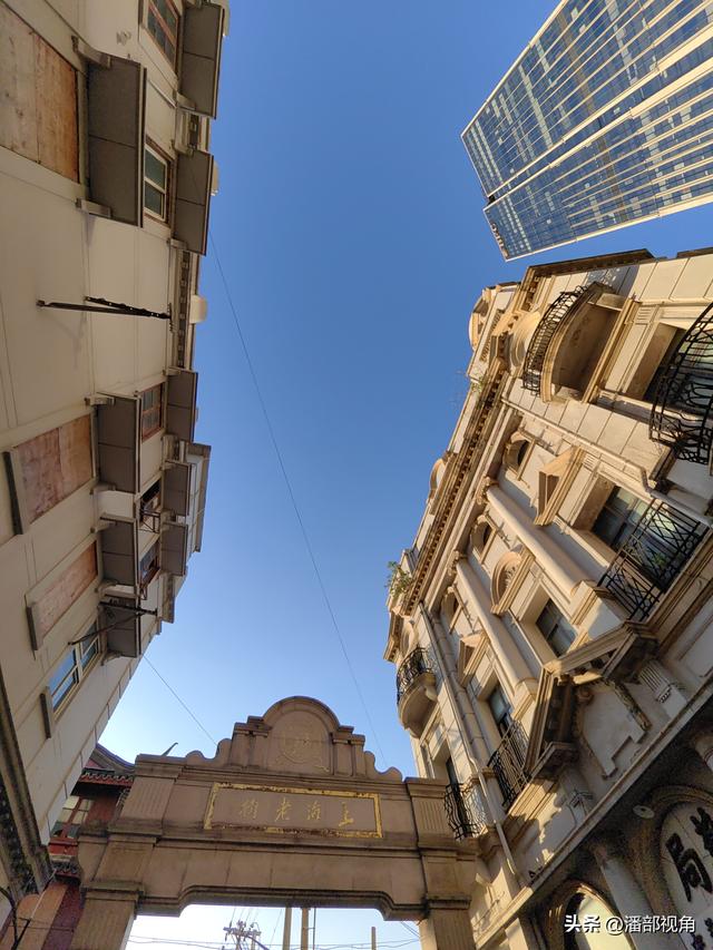 冬日暖阳里的上海街景