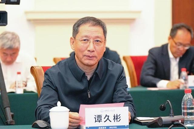 3纳米不够看了？中国正在搞的“原子制造”，能让芯片算力翻千倍