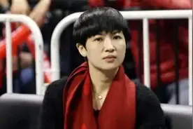 她是CBA最美老板，颜值秒杀娱乐圈女星，年纪轻轻就当上董事长图片