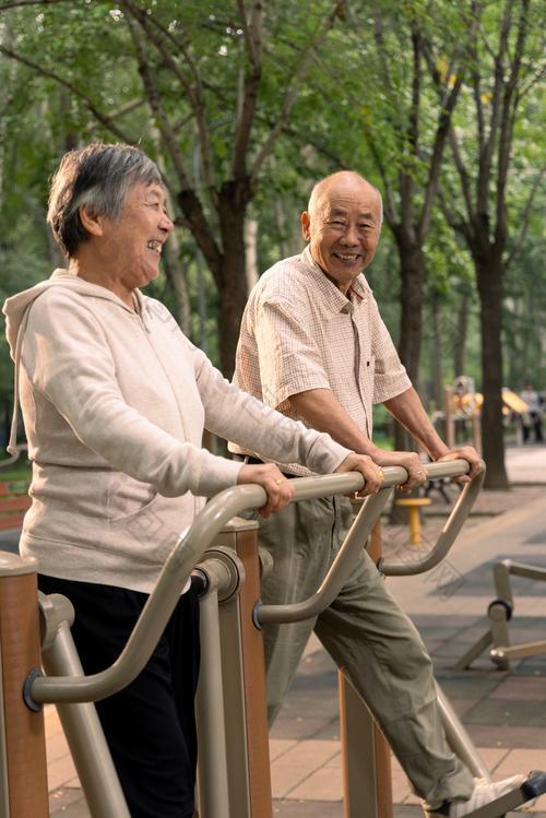 六旬老人公园做14个大回环后猝死：冬天猛练，老人真扛得住？