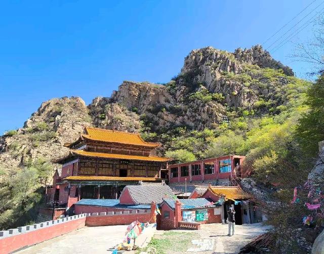 到河北张家口登鸡鸣山
