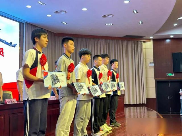 万里挑一！浙江杭州王梓洋同学被录取，国家将派专机接去上学！