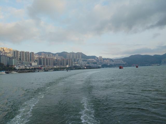 鄂渝行第四天（上）：小红船换小白船，从巫山到巴东