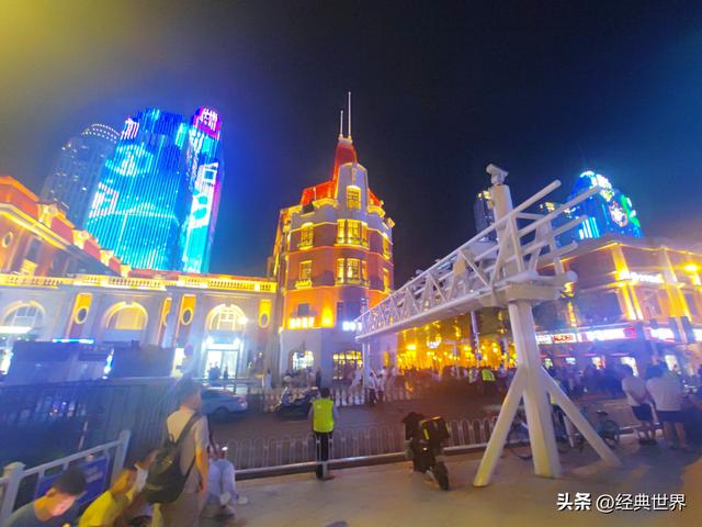 夜幕下的海河