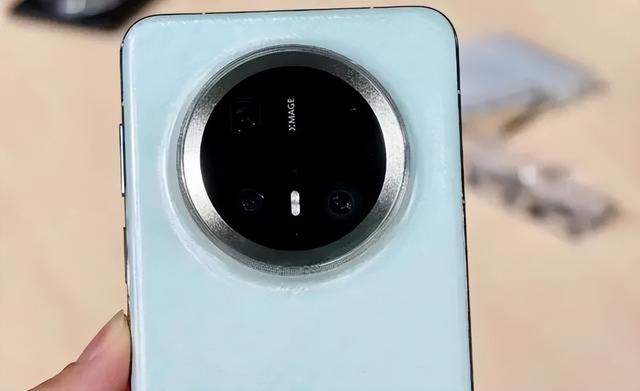 3799元！华为悄悄上架的这手机，让刚买Mate70的都后悔了