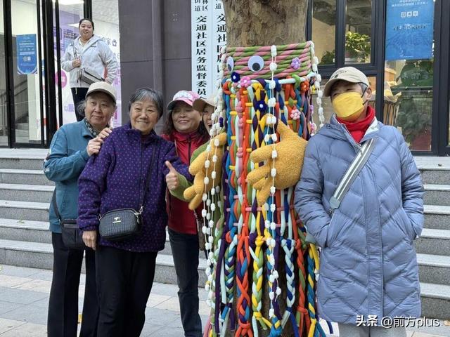 “多巴胺”树衣 点亮古城冬日盛景