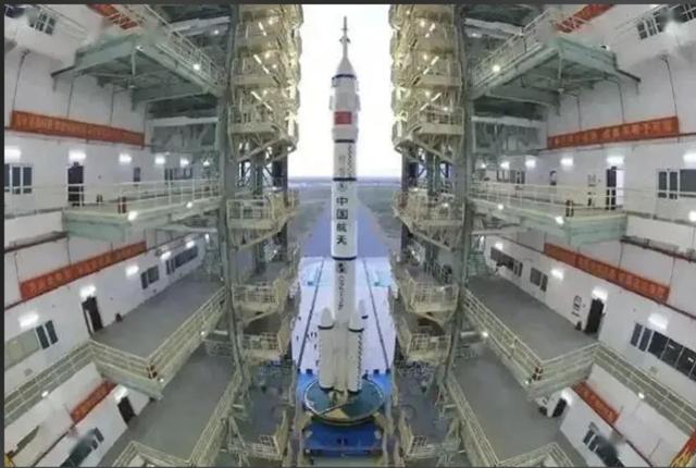 都说返航越快越好，神舟却紧急踩刹车，这反常识操作才是真高明