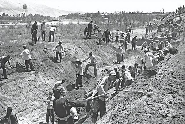 毛主席为何一生不进故宫，终生再未回延安？周总理的谈话道出实情