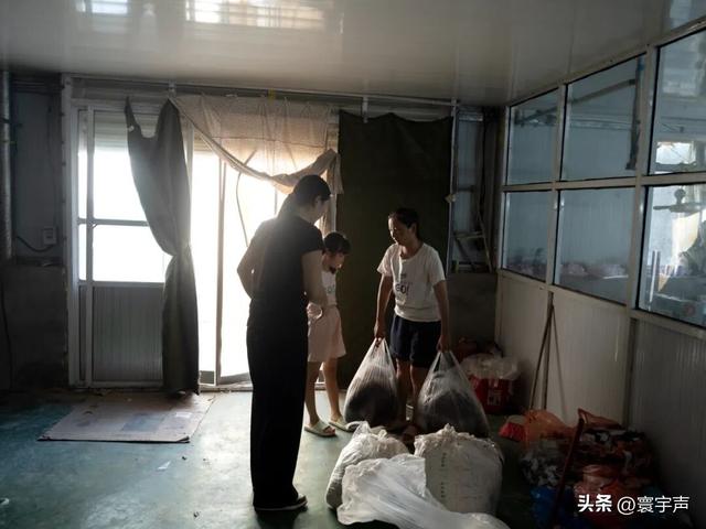 潮玩娃衣火了！河南宝妈靠缝纫机挣彩礼，工价透明不欠薪