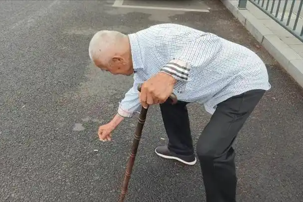 “经常锻炼”是错误的？医生含泪苦劝：过了70岁，锻炼牢记4不要