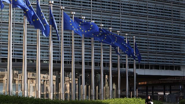 美国边说谈判边派航母，委内瑞拉76人丧生，马杜罗：百年最大威胁