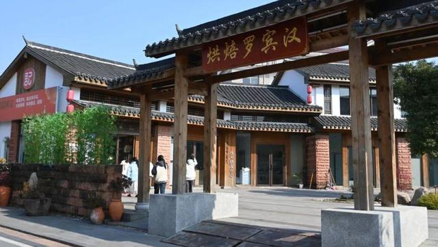 “赣鄱清凉”！解锁鹰潭方特+周塘小镇宝藏路线