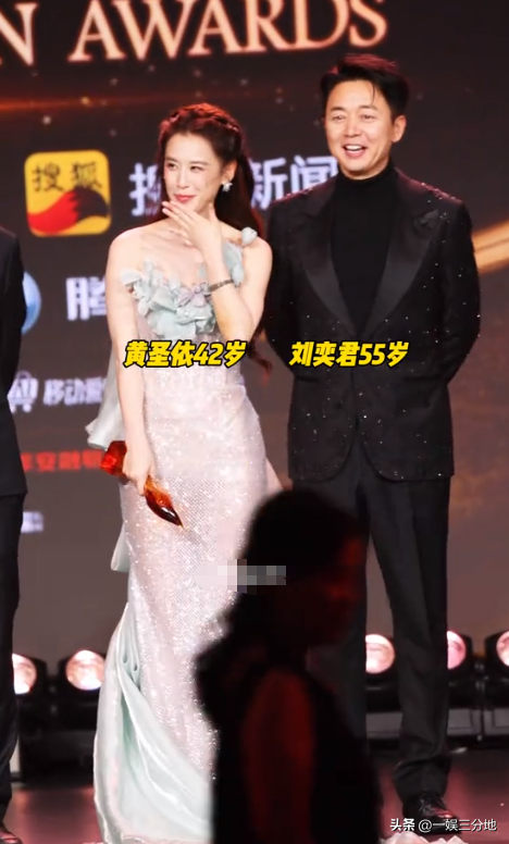 北京红毯，摔跤、独眼龙造型	、礼服搭棉鞋，走秀反成大型灾难现场