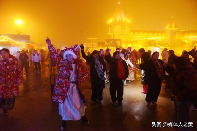 六盘水梅花山举行南国雪乡开园试营业人气爆棚