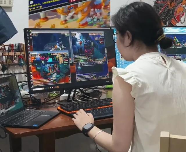 梦幻西游：新手女生投入26万配置4组五开号，一天的收入有多少？