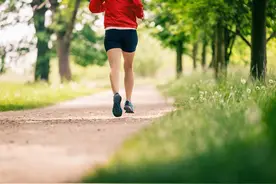 坚持慢跑可以改善功能问题？男人多跑步，有三大好处图片