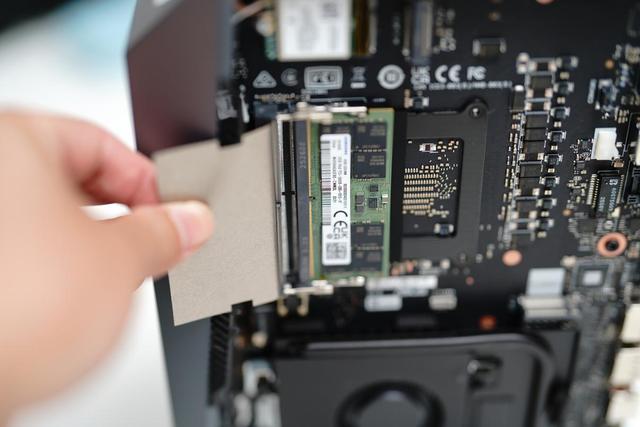 把X3D处理器塞进迷你主机是种什么体验？ROG魔霸9 MINI评测