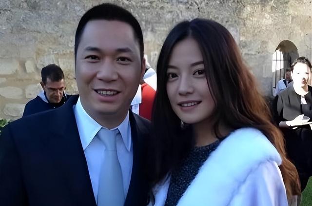 赵薇走到今天该怪谁？事业毁了，婚姻没了，如今连房子都要卖了