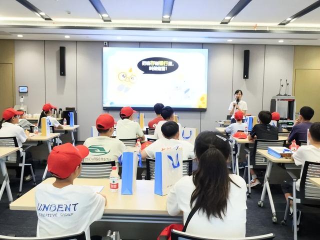 科技探秘、文化寻根、诗意赏湖……这场公益夏令营，带领青少年解锁成长新体验
