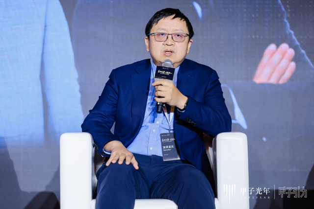 2000+人次 70余位大咖辩AI下半场，2025甲子引力年终盛典圆满落幕