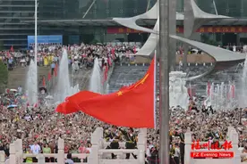 刚刚！人山人海！福州五一广场沸腾了！有人通宵打地铺图片