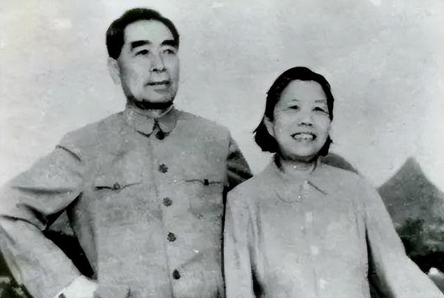 原国务院总理李鹏曾坦言：外界传我是周总理养子的说法，并不确切